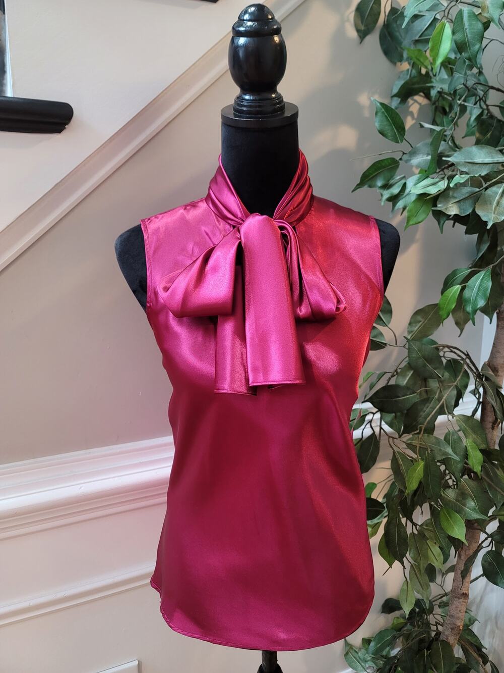9&Co. Blouse Top Women's Small Fuchsia Magenta Satin Sleeveless Bow-Tie Neck